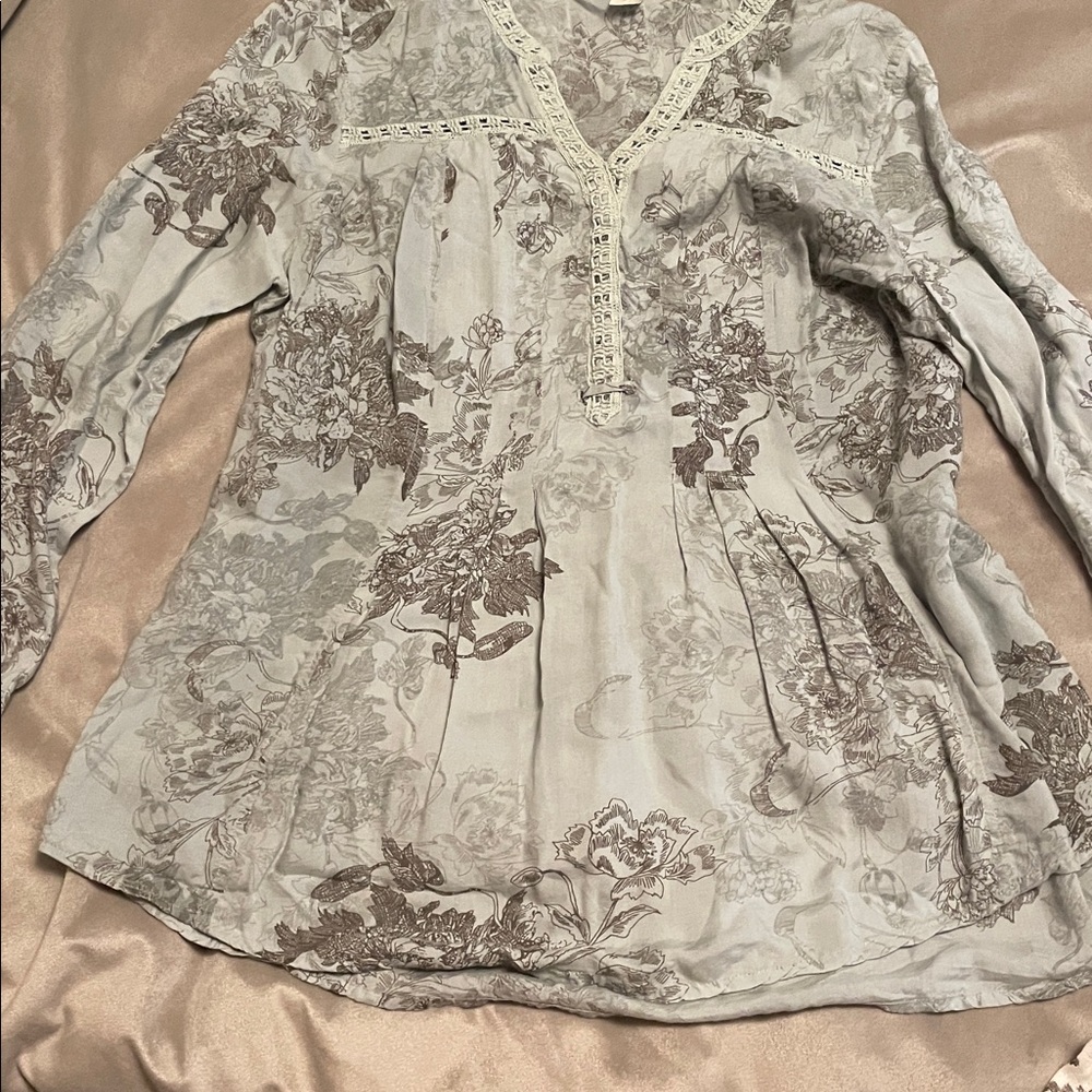 Set of 2 boho medium women’s Vintage America green and cream Floral Blouses - Picture 5 of 5